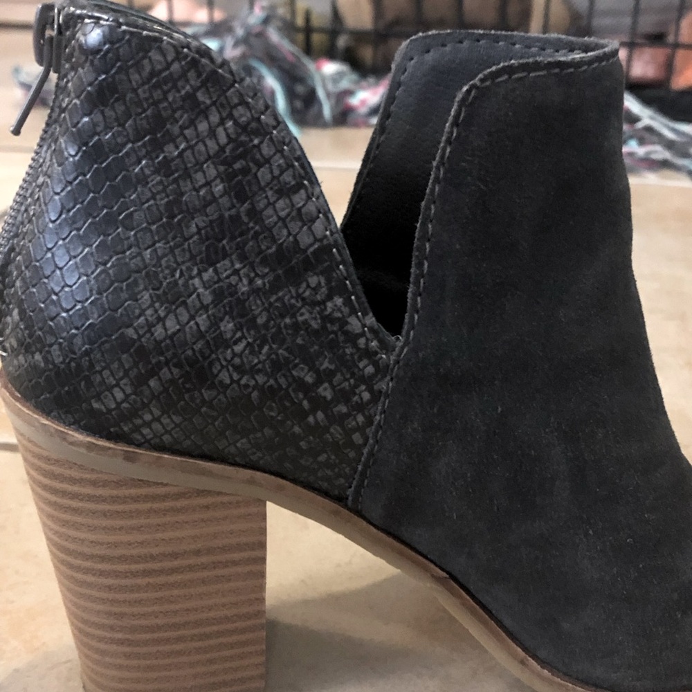 DV 8 black booties size 8